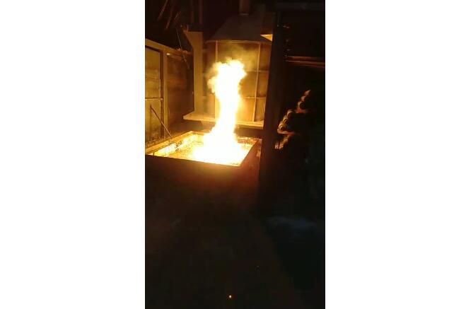 放渣現(xiàn)場(chǎng)視頻